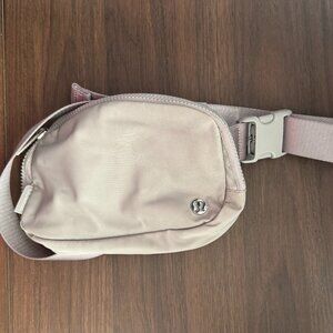 Used-Lululemon Belt Bag 1L